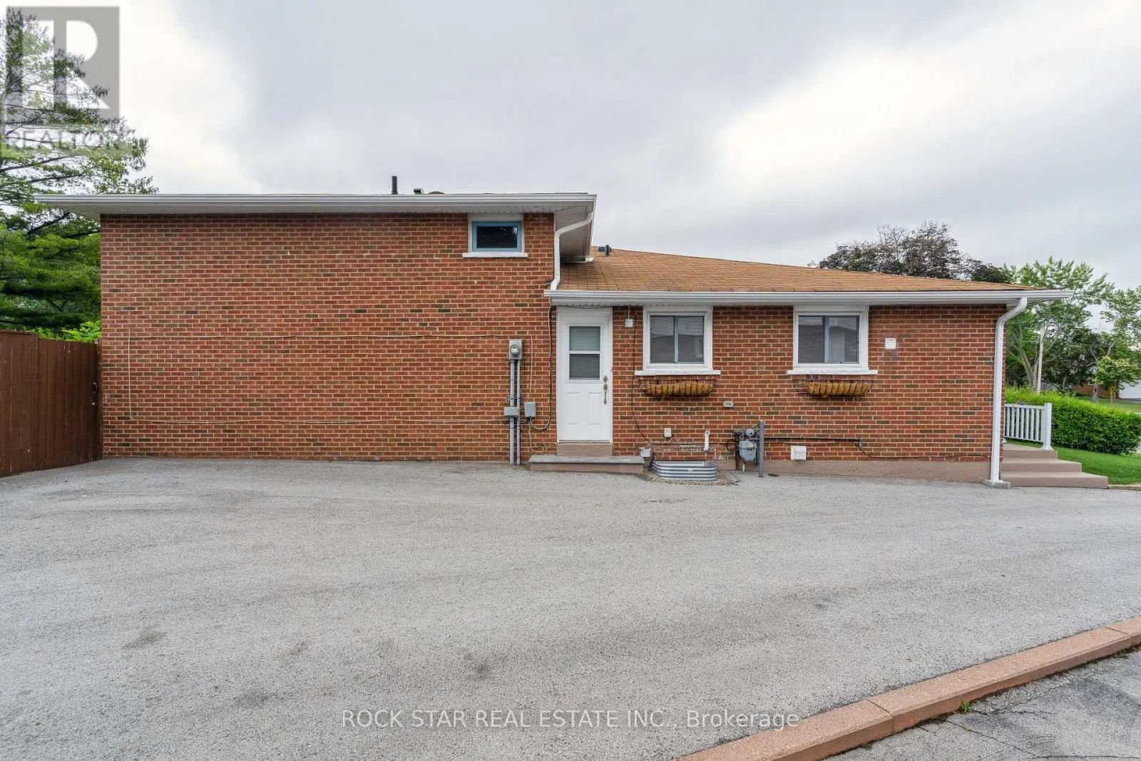 LOWER - 3675 GLENCOLIN COURT