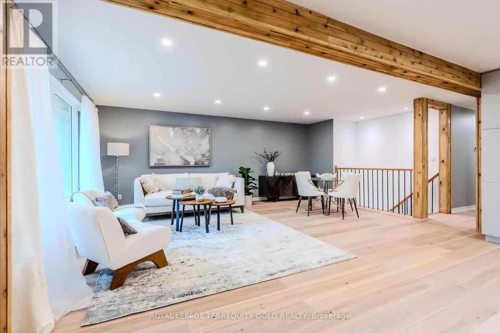 327 RIVER SIDE DRIVE