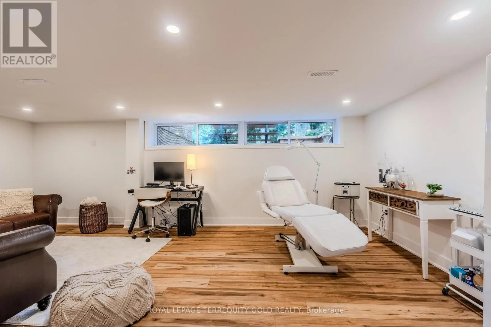 327 RIVER SIDE DRIVE