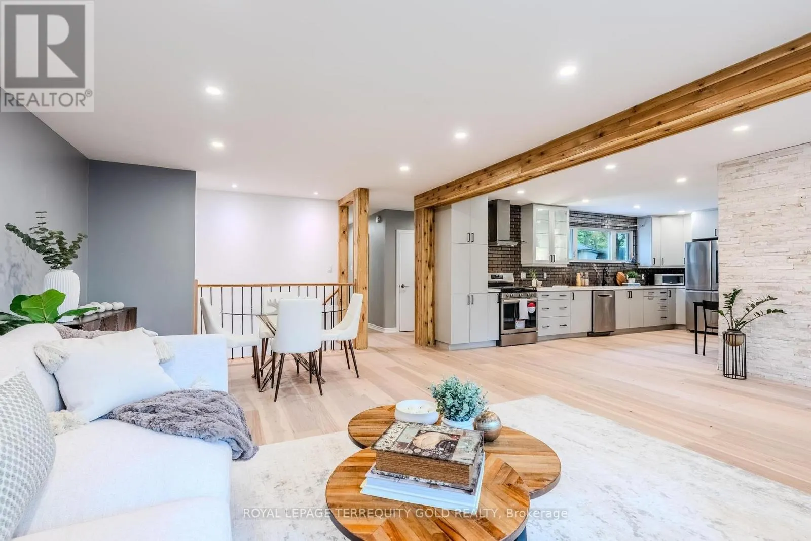 327 RIVER SIDE DRIVE