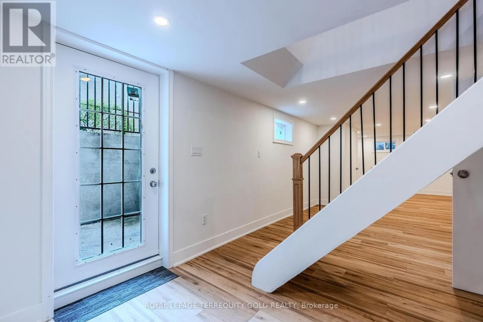 327 RIVER SIDE DRIVE
