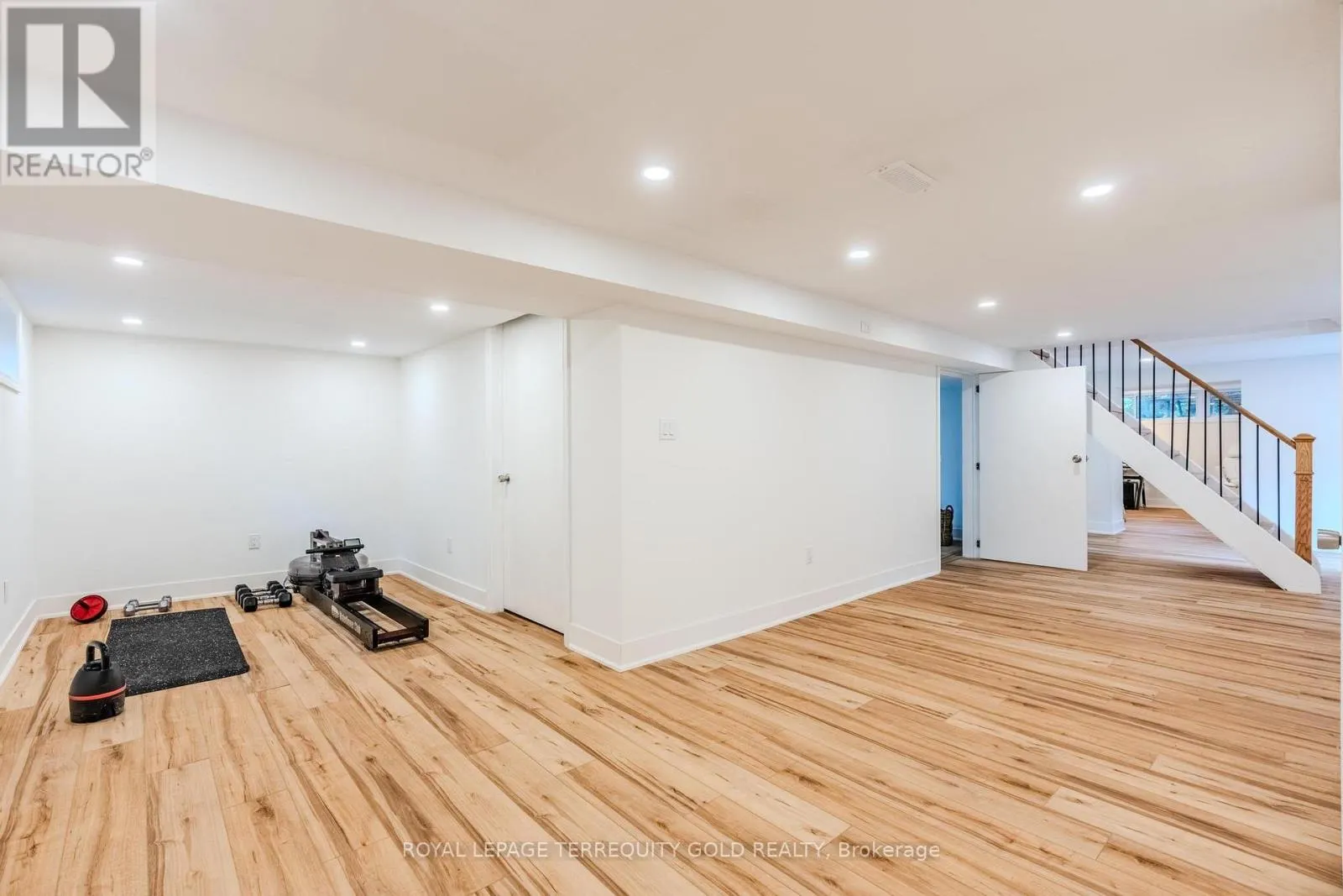 327 RIVER SIDE DRIVE