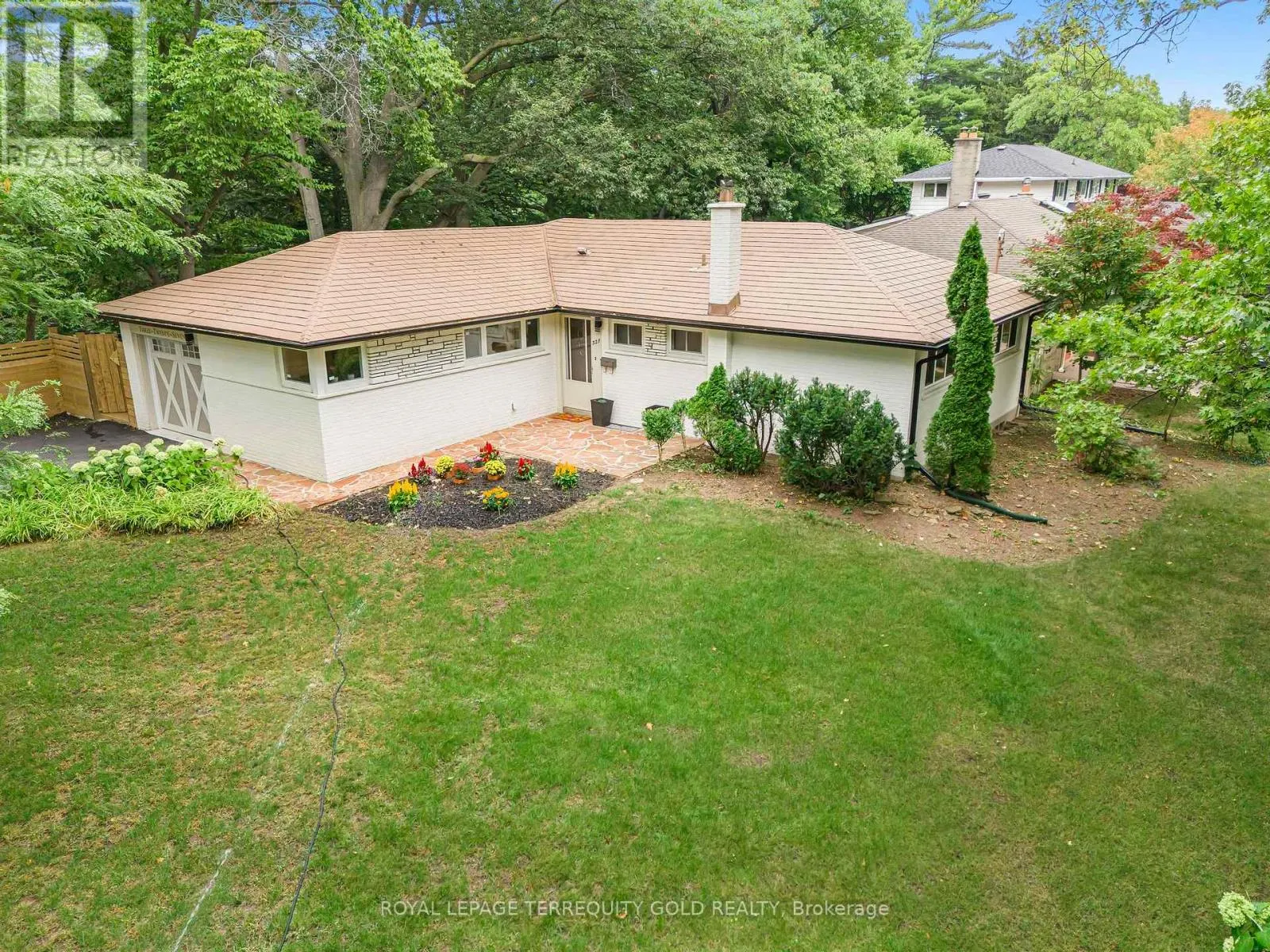 327 RIVER SIDE DRIVE