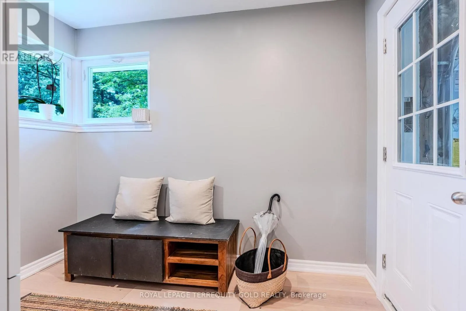 327 RIVER SIDE DRIVE
