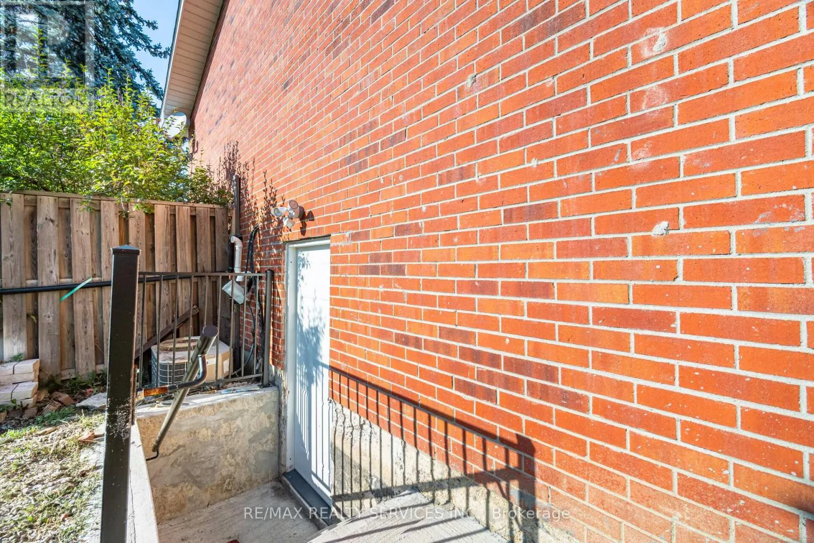 73 BLACKTHORN LANE