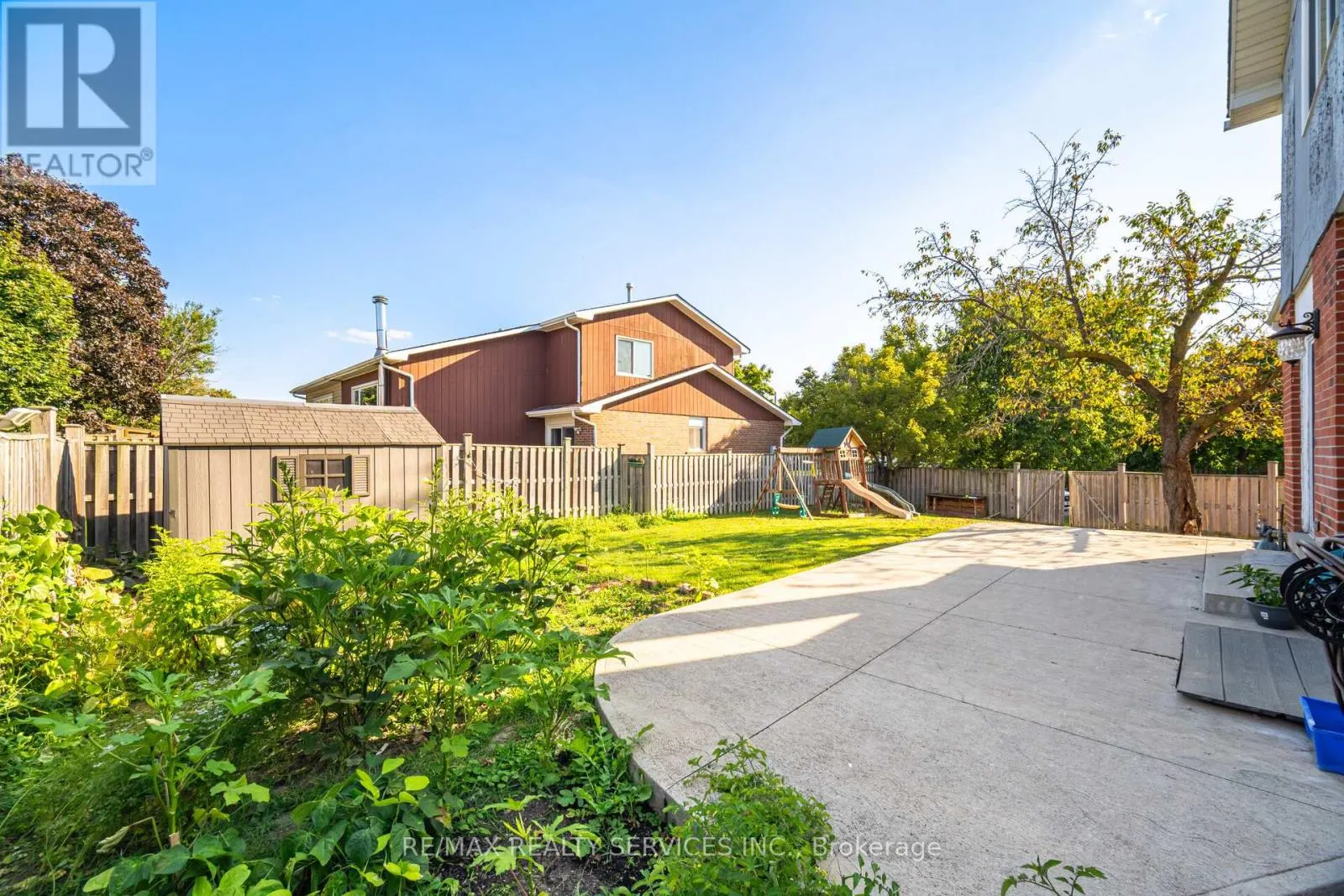 73 BLACKTHORN LANE