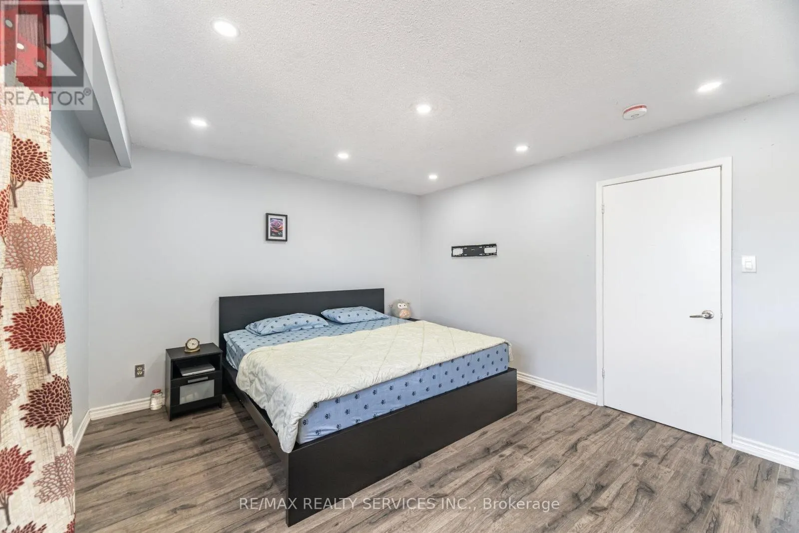 73 BLACKTHORN LANE