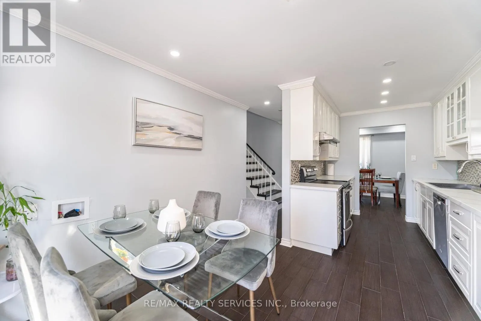 73 BLACKTHORN LANE