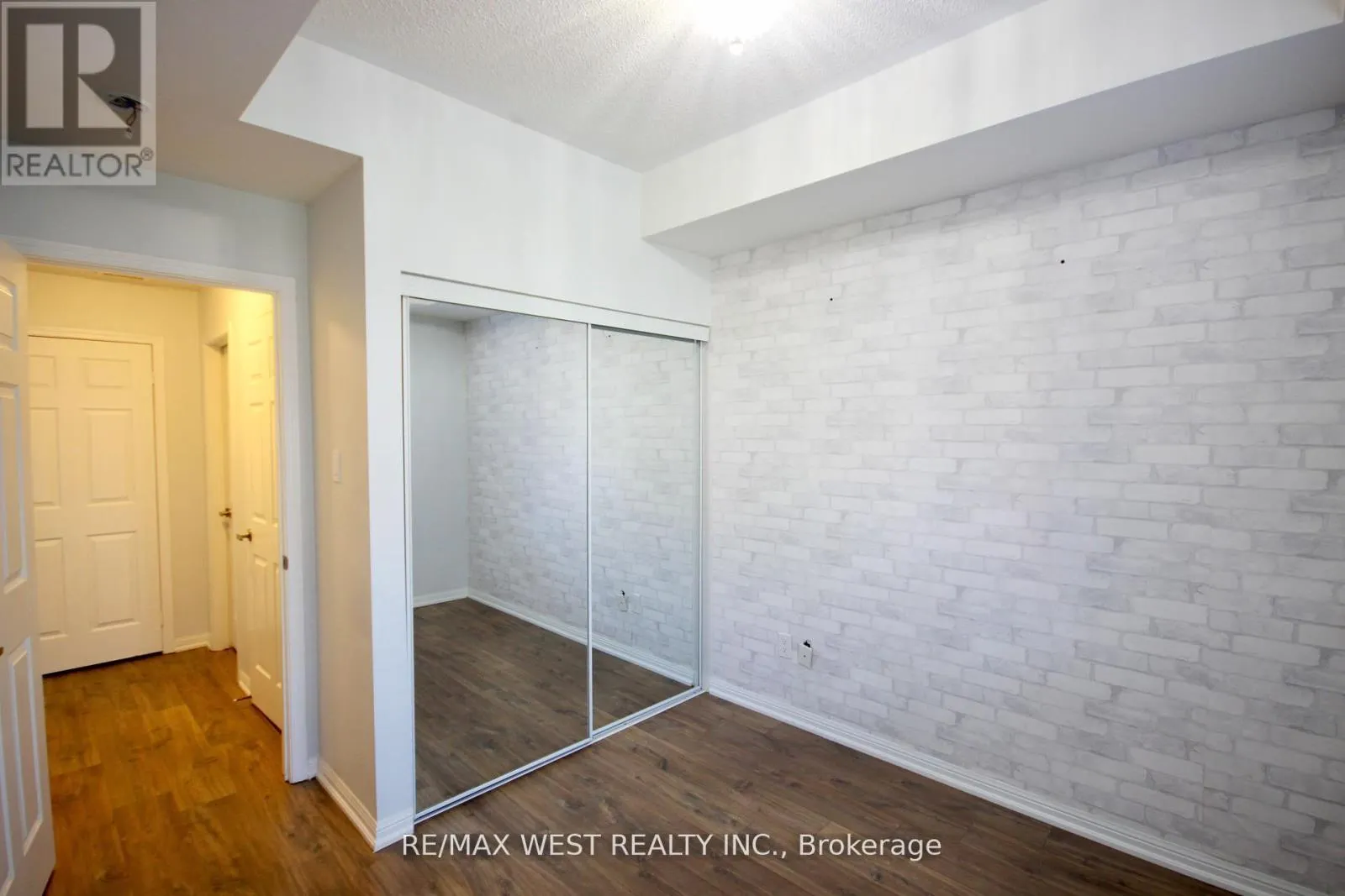 273 - 250 SUNNY MEADOW BOULEVARD