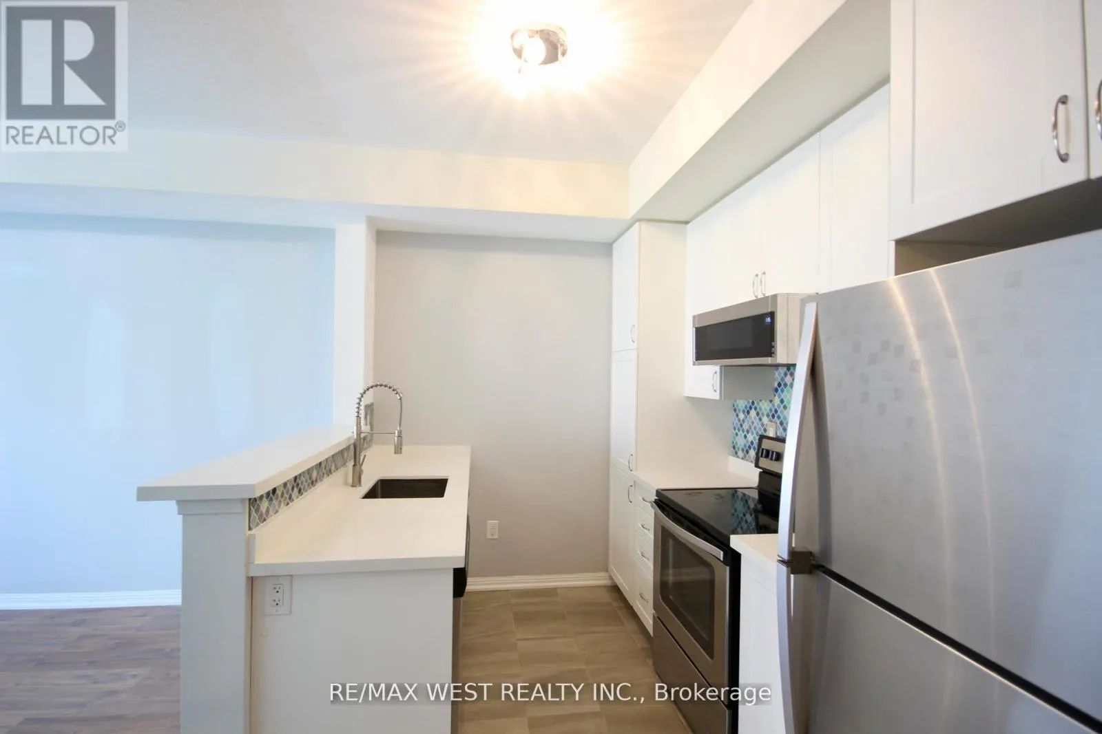 273 - 250 SUNNY MEADOW BOULEVARD
