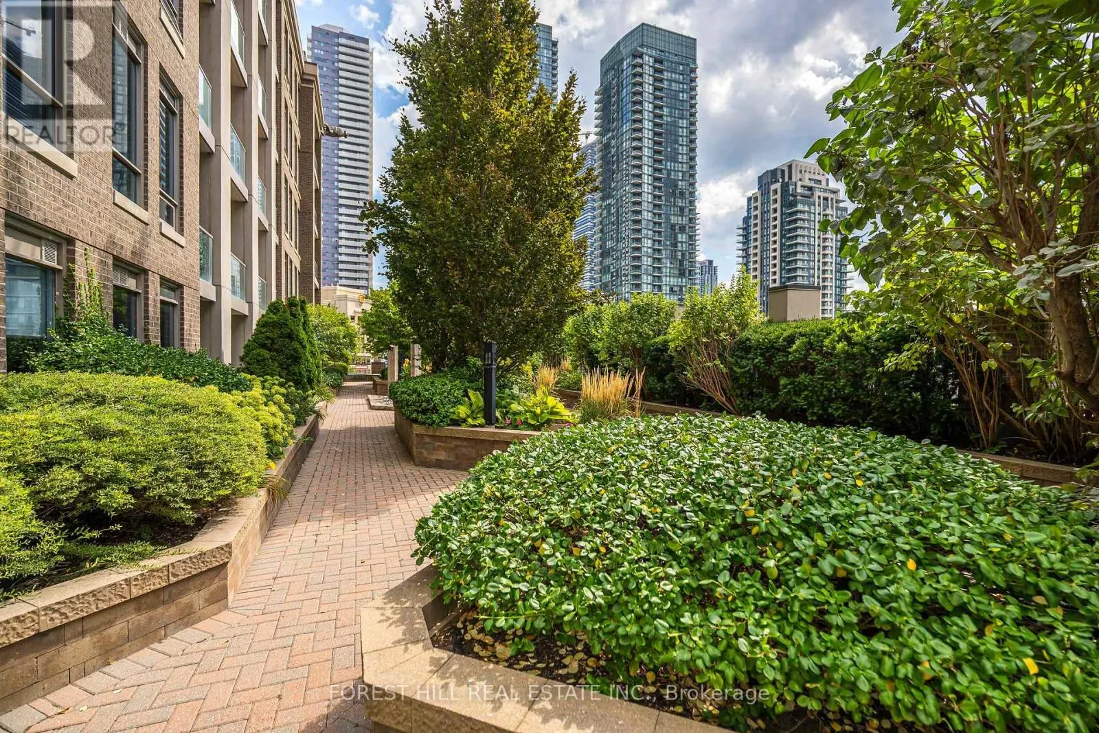 1610 - 388 PRINCE OF WALES DRIVE