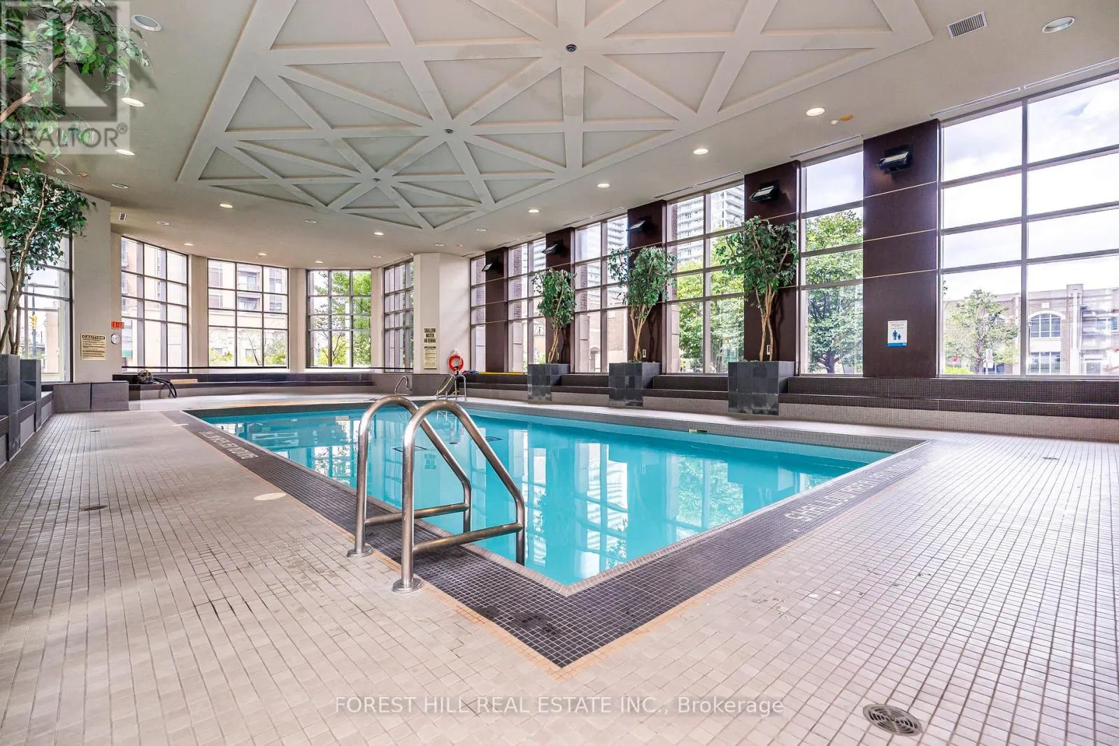 1610 - 388 PRINCE OF WALES DRIVE