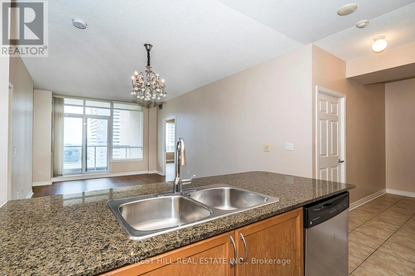 1610 - 388 PRINCE OF WALES DRIVE