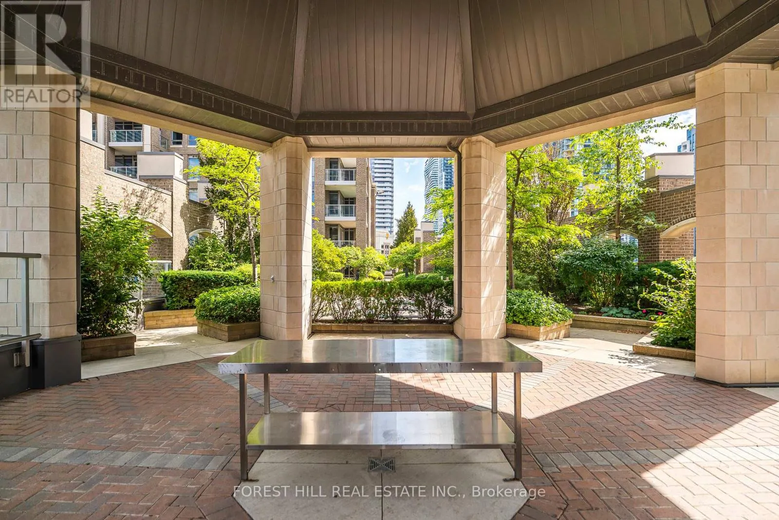 1610 - 388 PRINCE OF WALES DRIVE