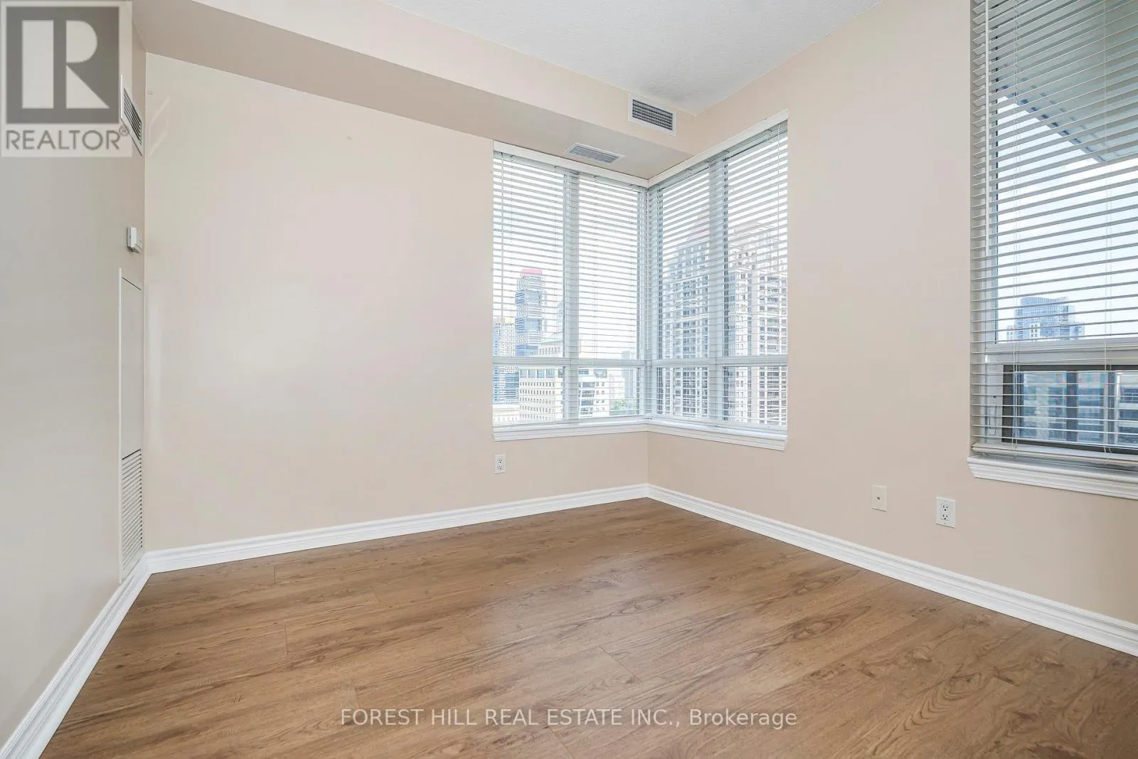1610 - 388 PRINCE OF WALES DRIVE