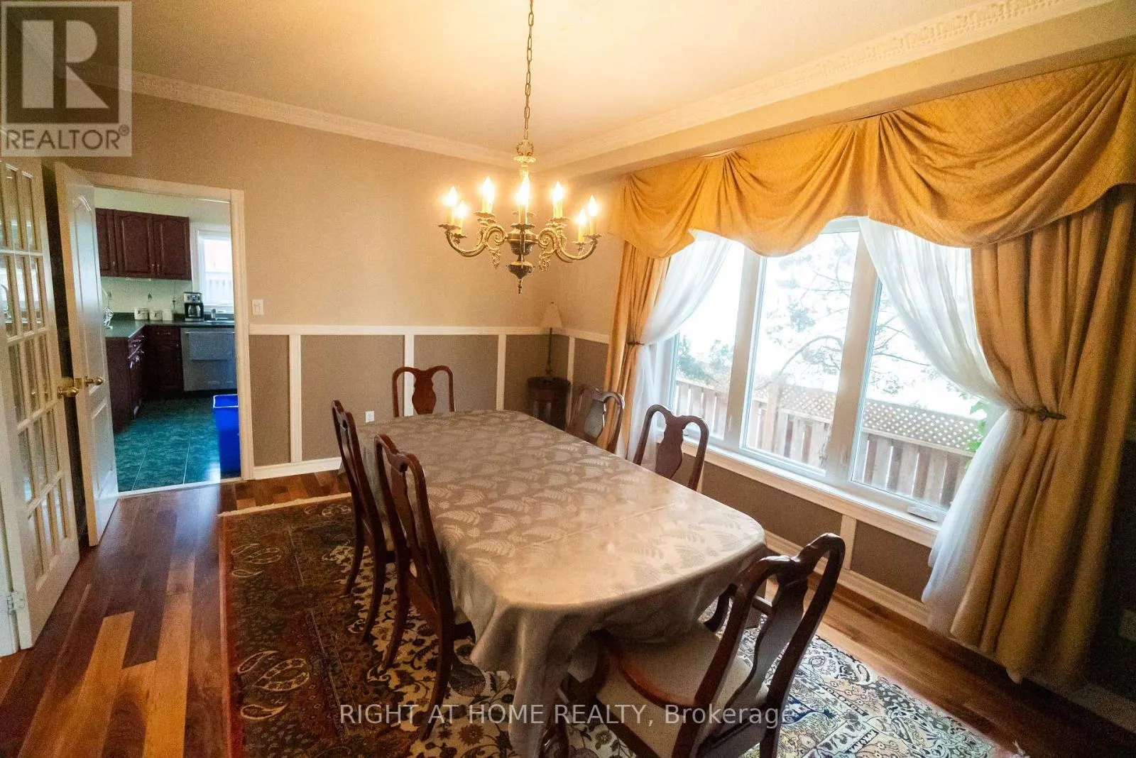 2427 ERIN CENTRE BOULEVARD