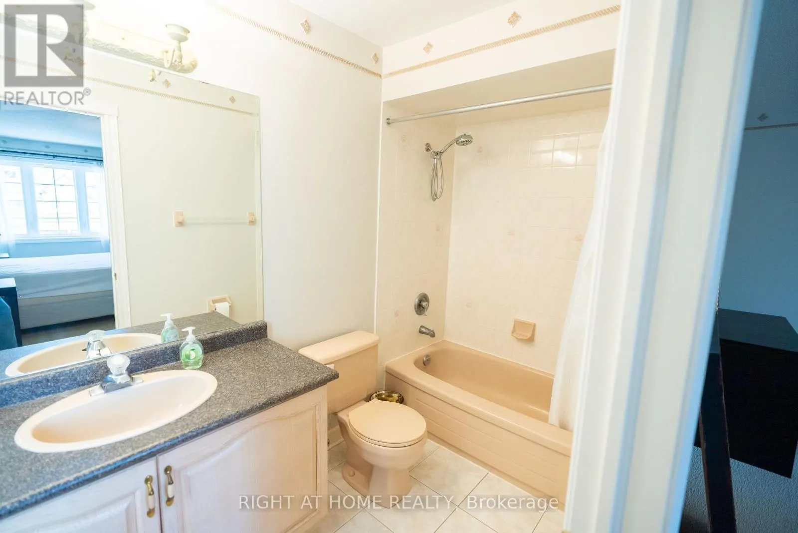 2427 ERIN CENTRE BOULEVARD