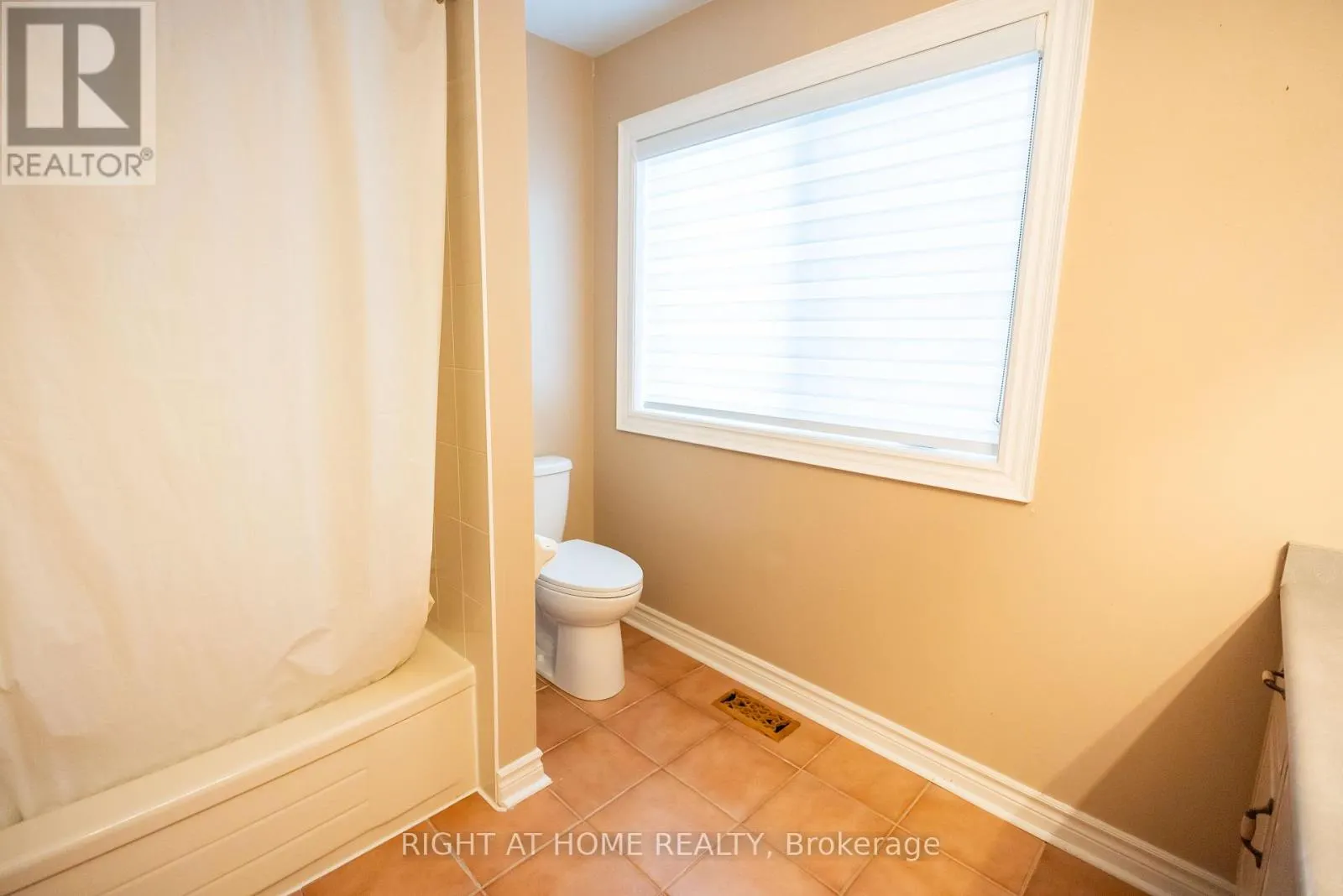 2427 ERIN CENTRE BOULEVARD