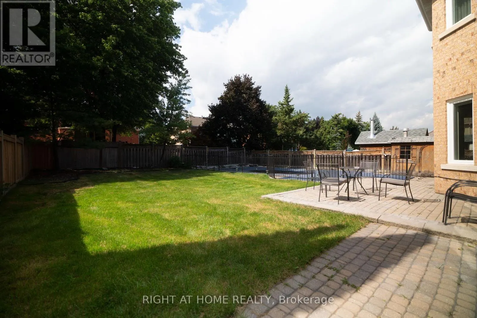 2427 ERIN CENTRE BOULEVARD