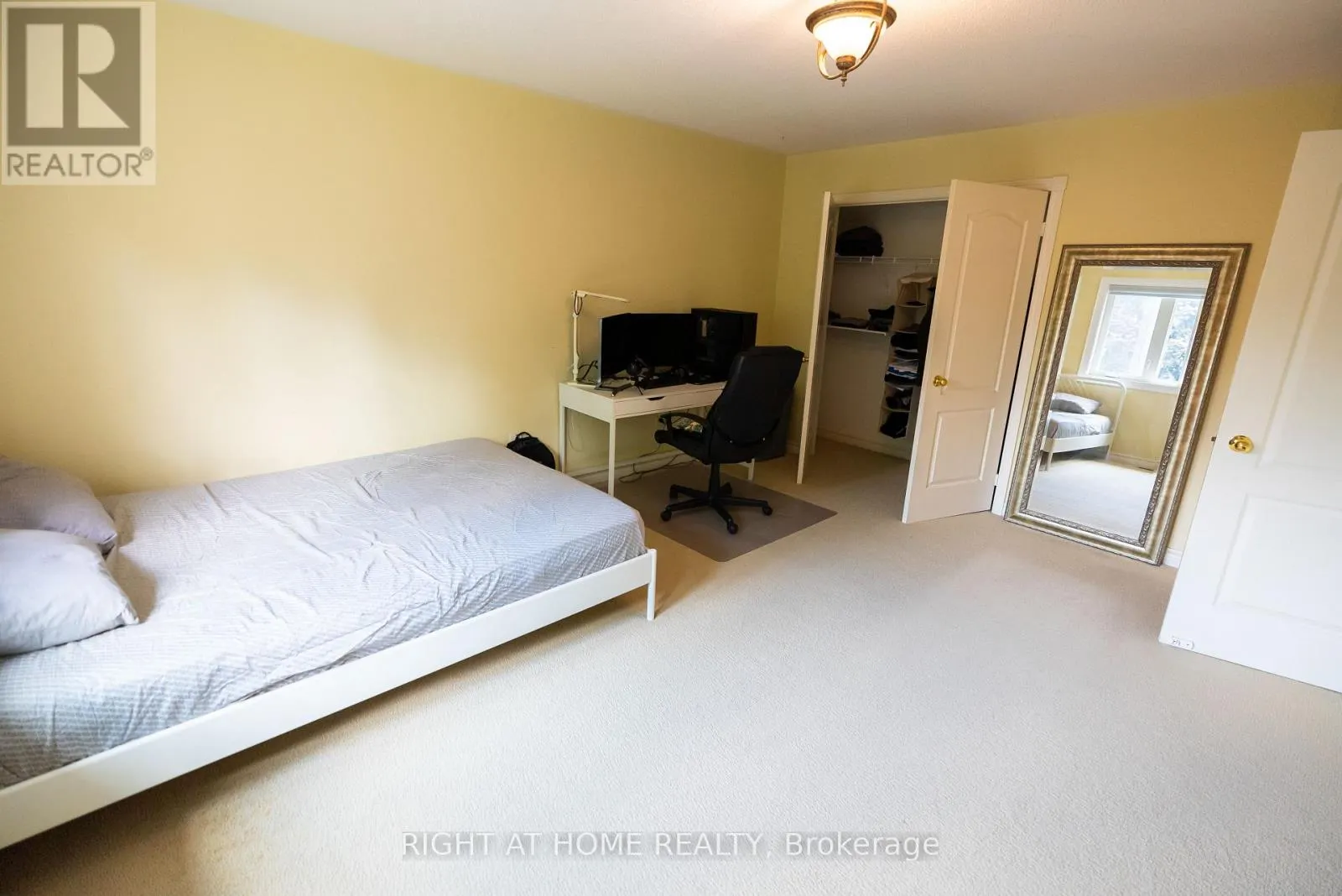 2427 ERIN CENTRE BOULEVARD