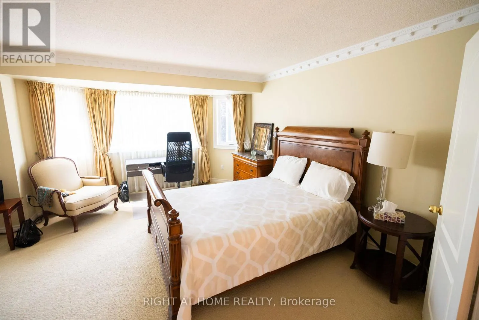 2427 ERIN CENTRE BOULEVARD