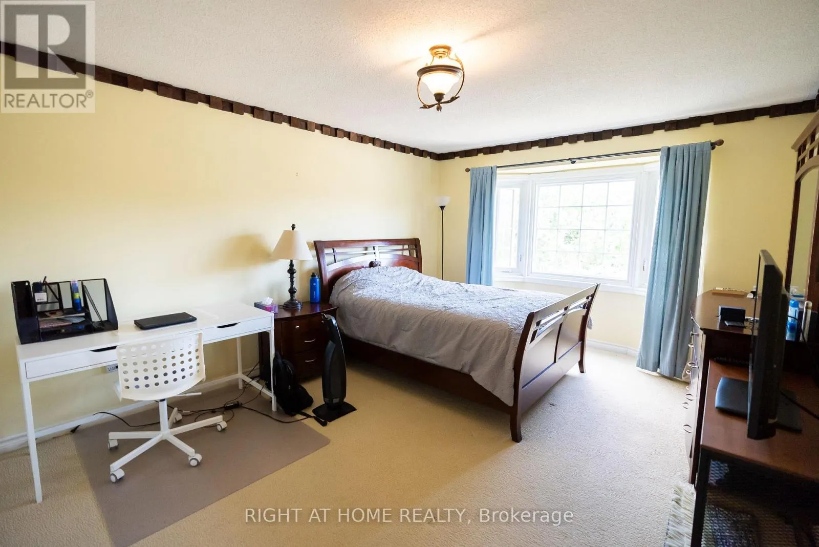 2427 ERIN CENTRE BOULEVARD