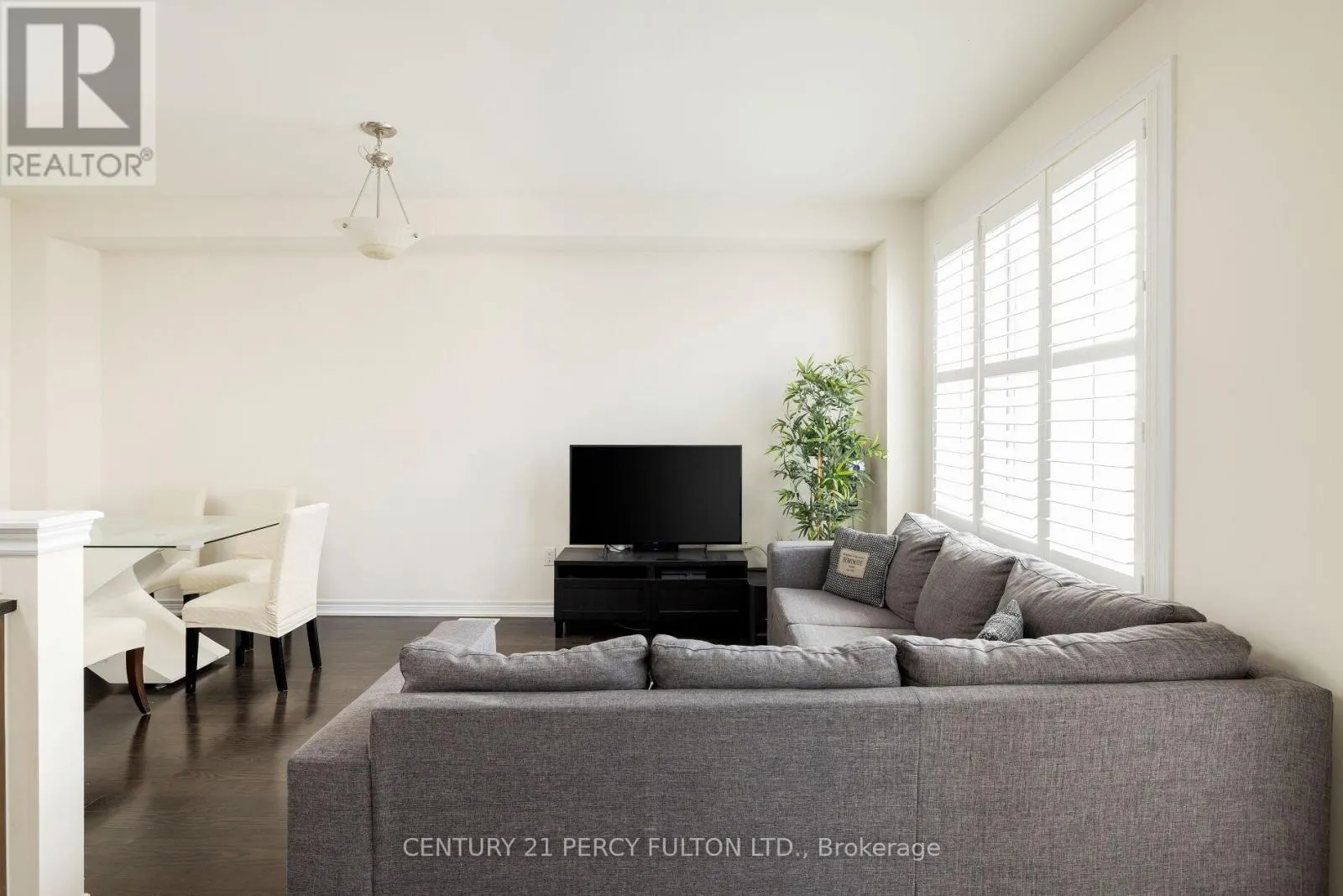 202 SKY HARBOUR DRIVE