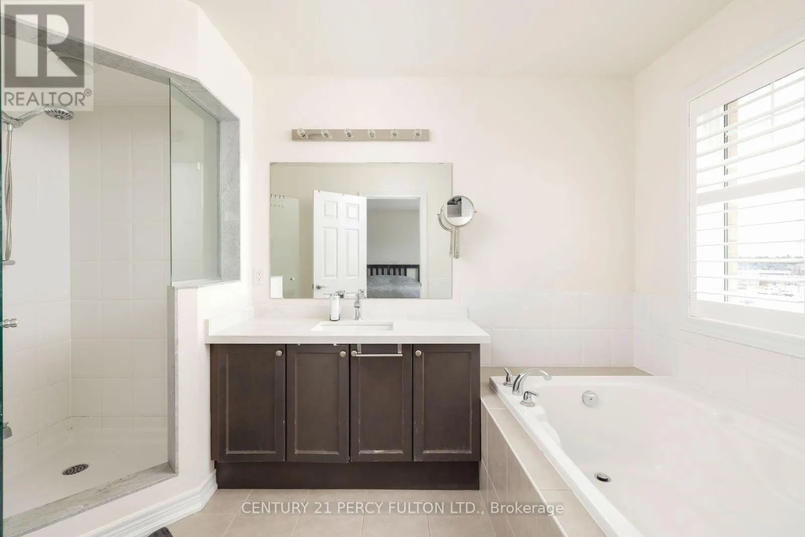 202 SKY HARBOUR DRIVE