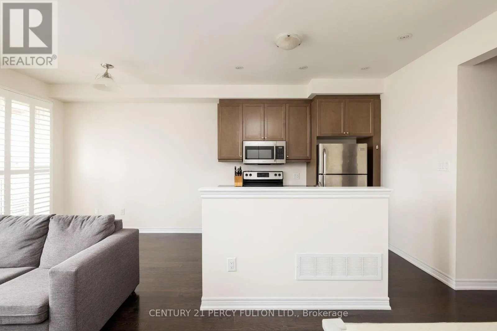 202 SKY HARBOUR DRIVE