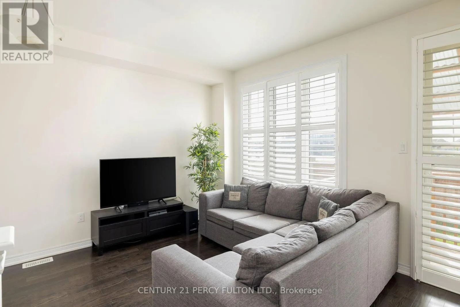 202 SKY HARBOUR DRIVE