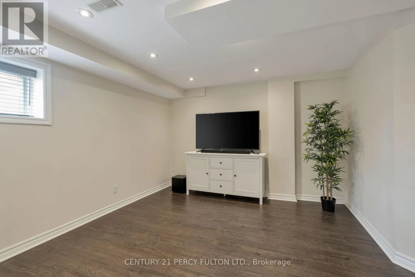 202 SKY HARBOUR DRIVE