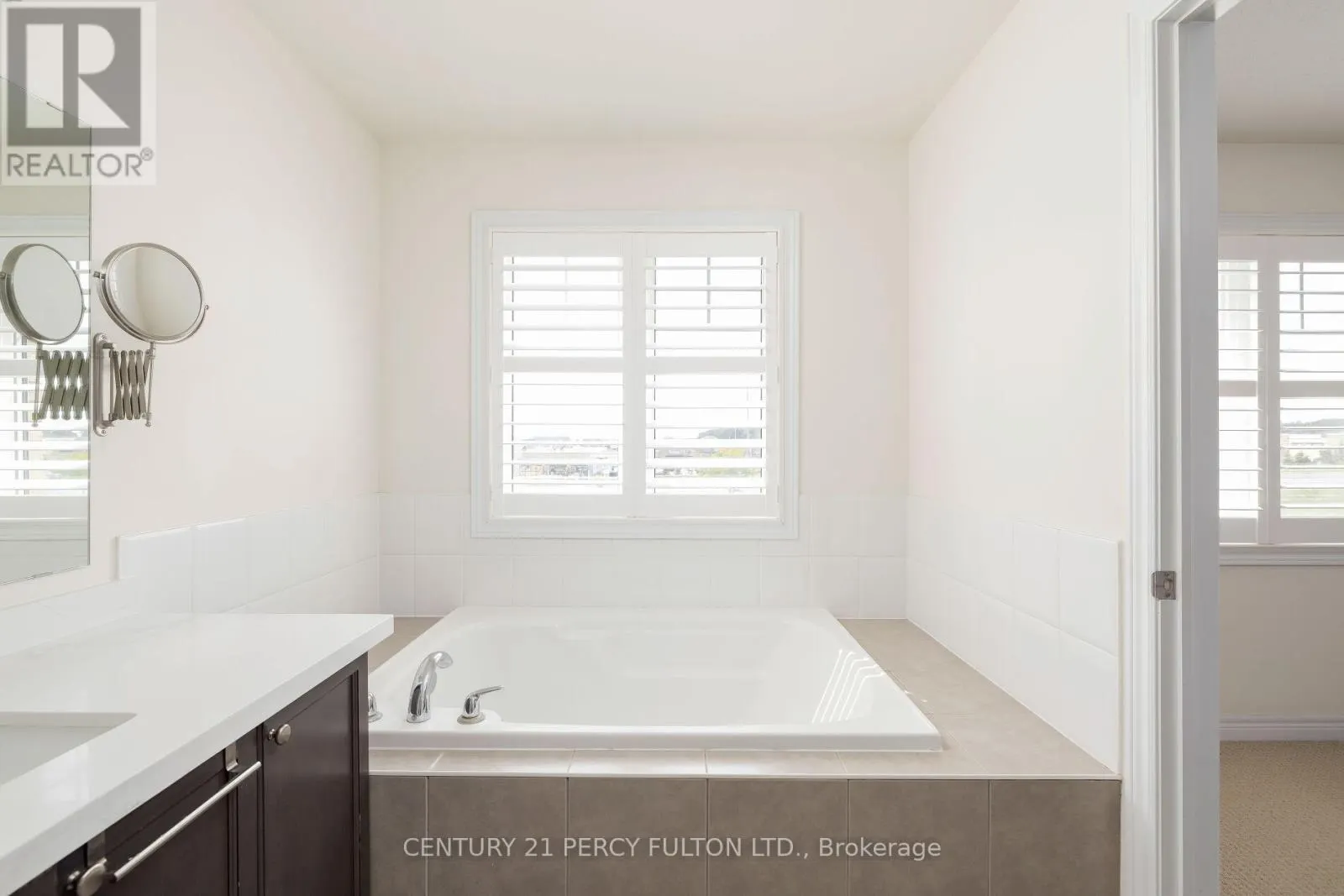 202 SKY HARBOUR DRIVE