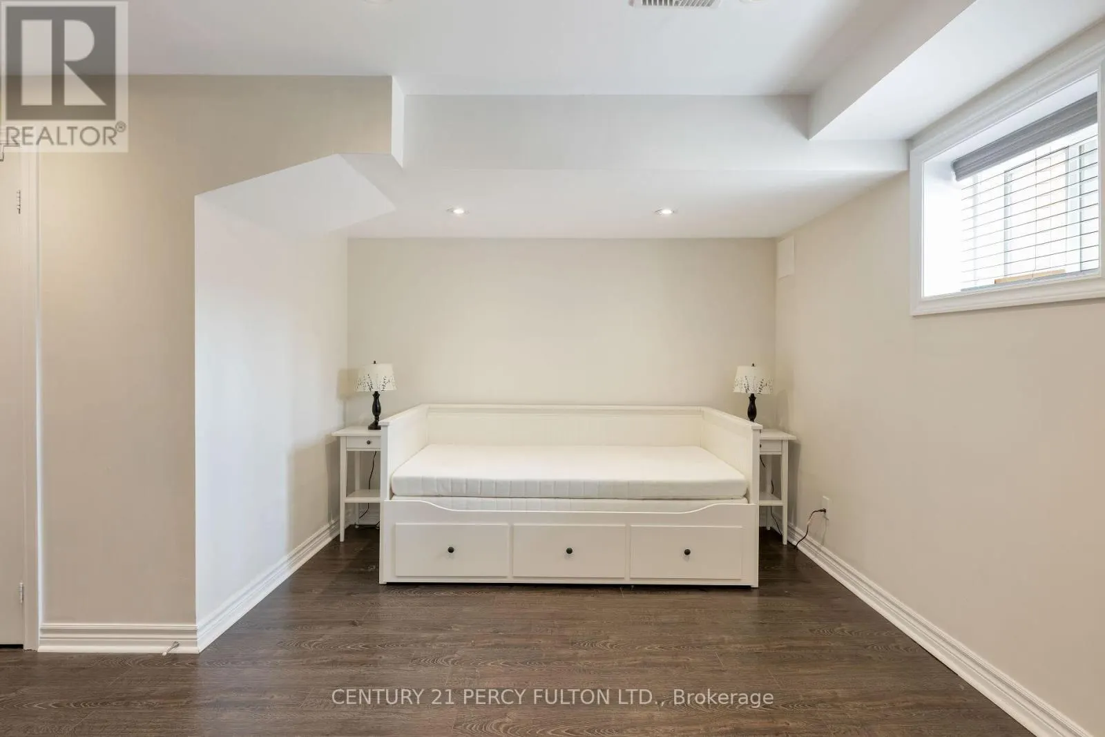202 SKY HARBOUR DRIVE