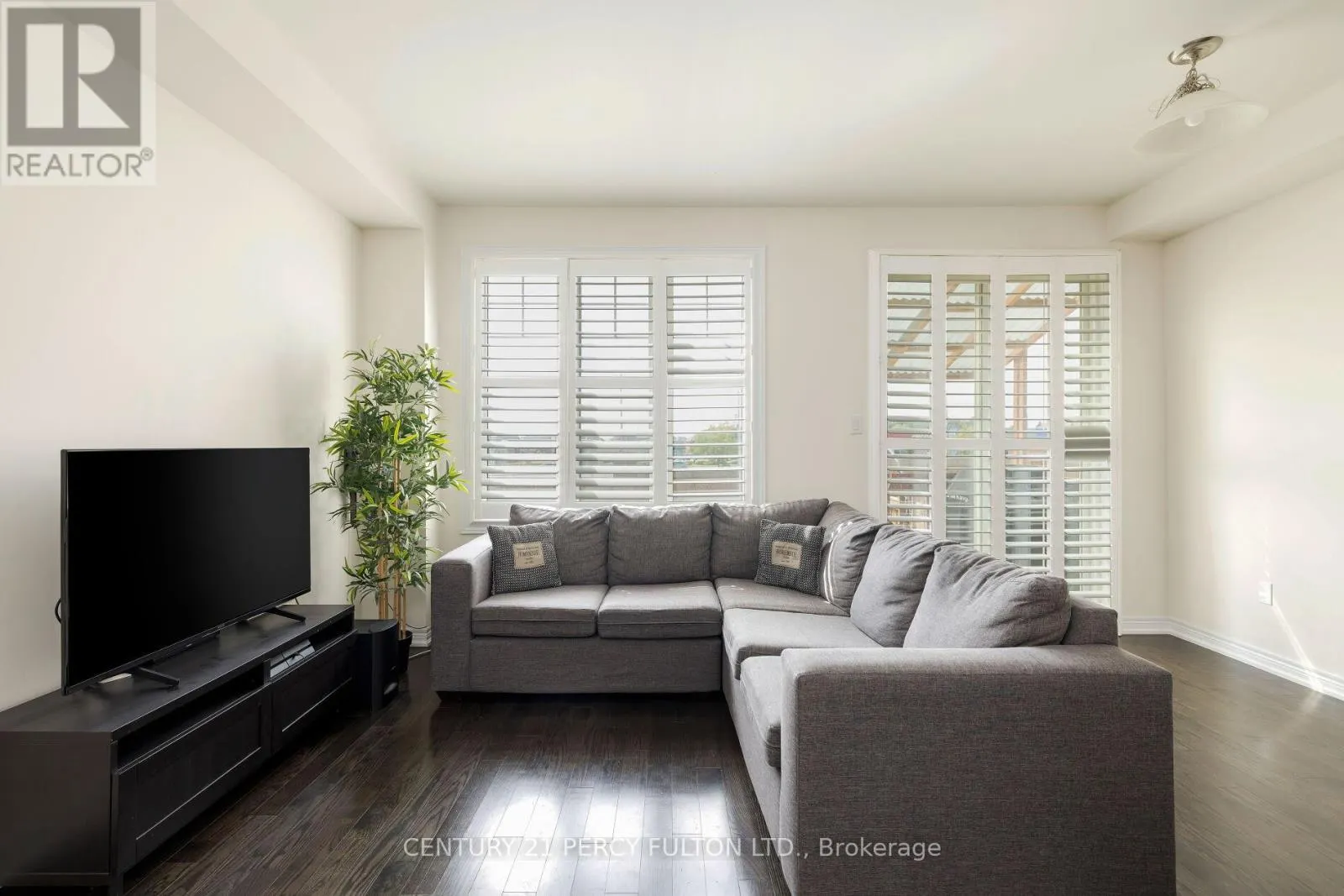 202 SKY HARBOUR DRIVE