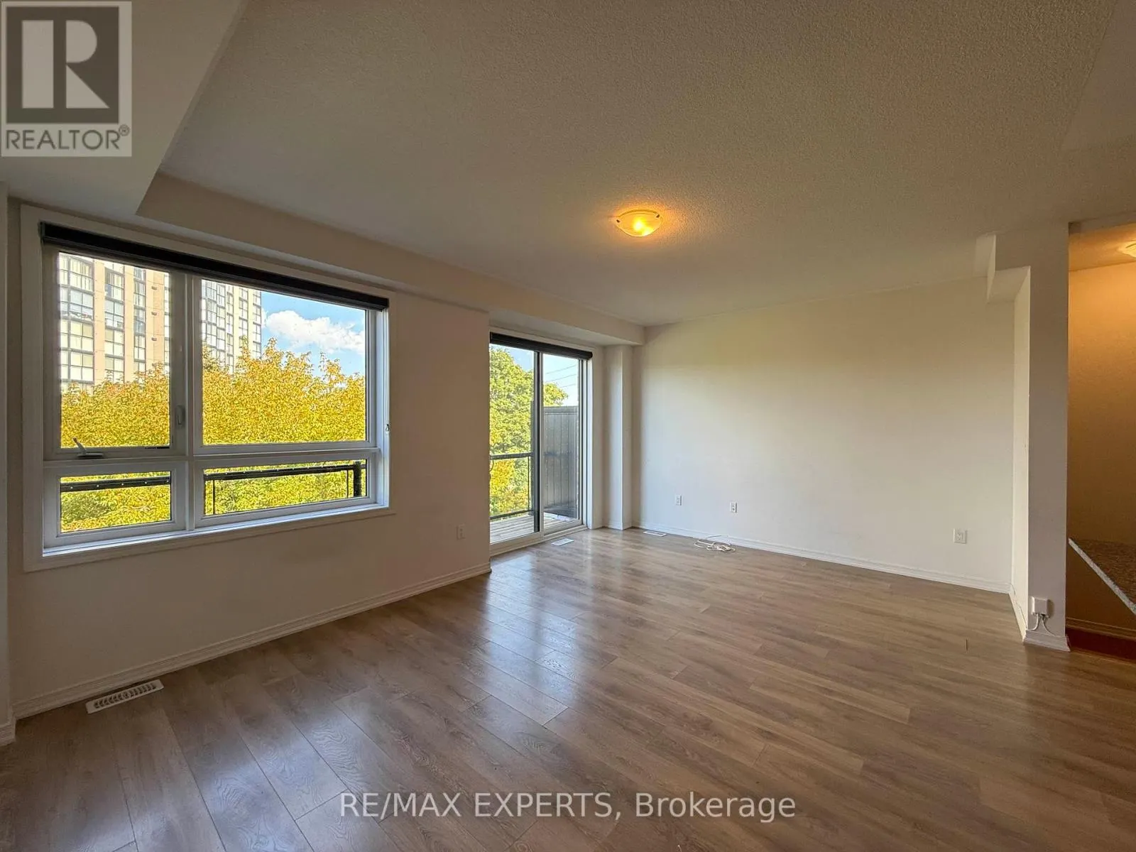5 WOODSTREAM DRIVE