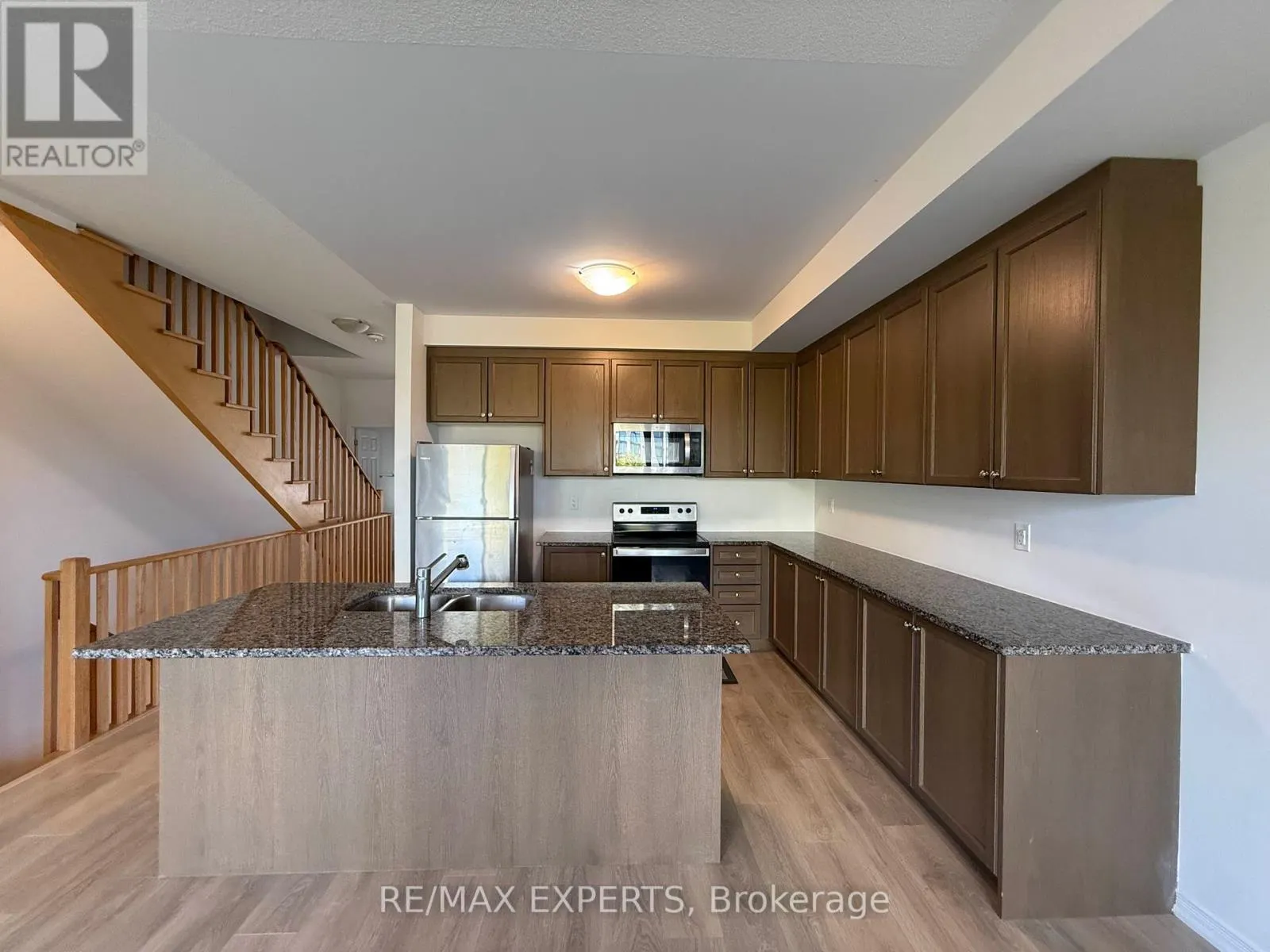 5 WOODSTREAM DRIVE