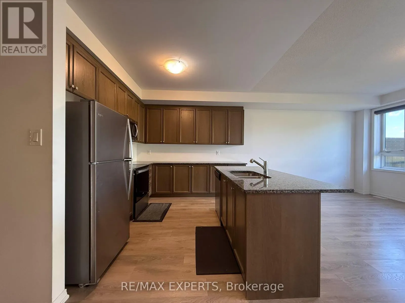 5 WOODSTREAM DRIVE