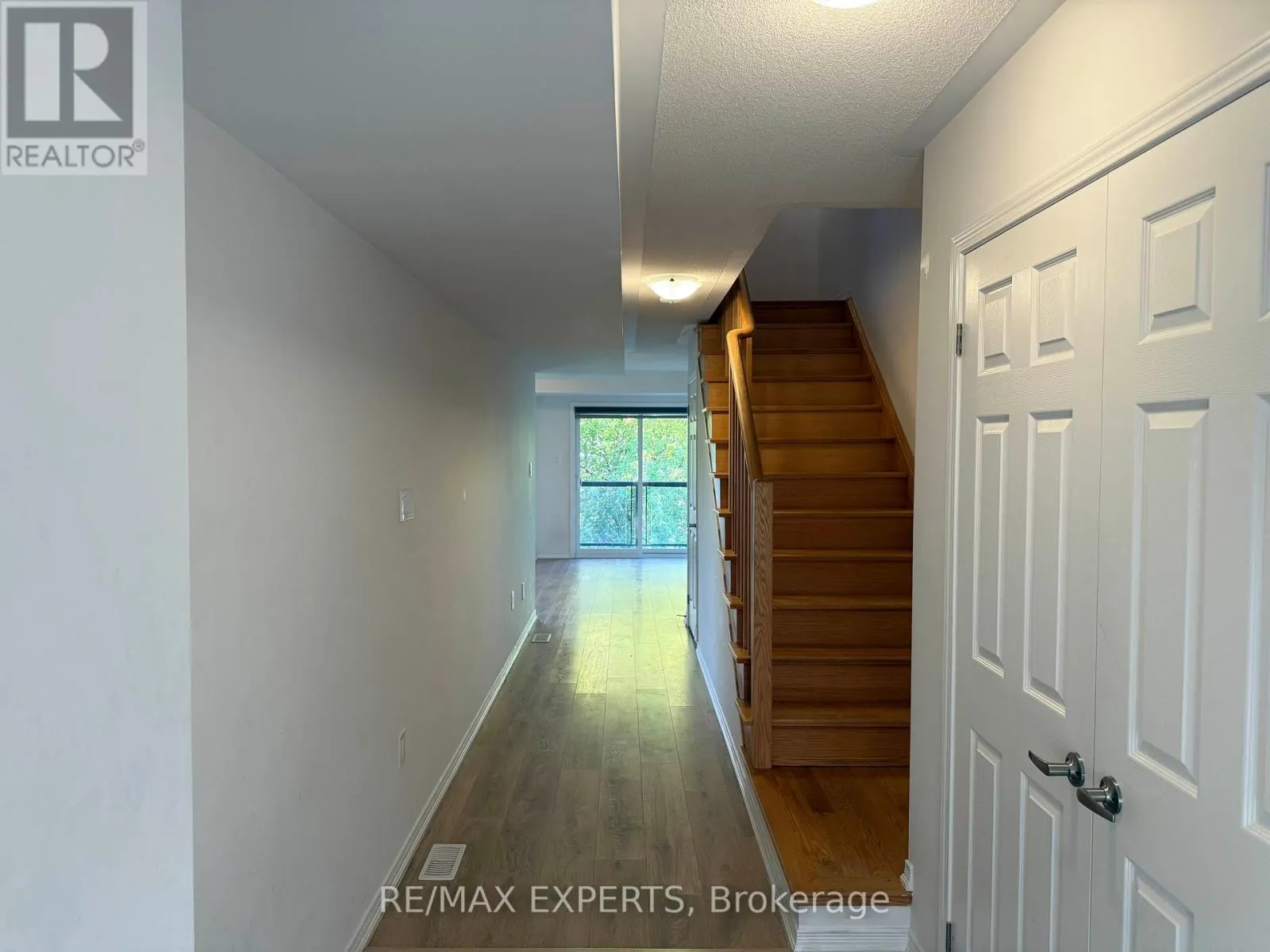 5 WOODSTREAM DRIVE