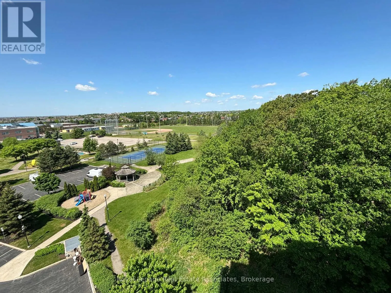 809 - 2585 ERIN CENTRE BOULEVARD