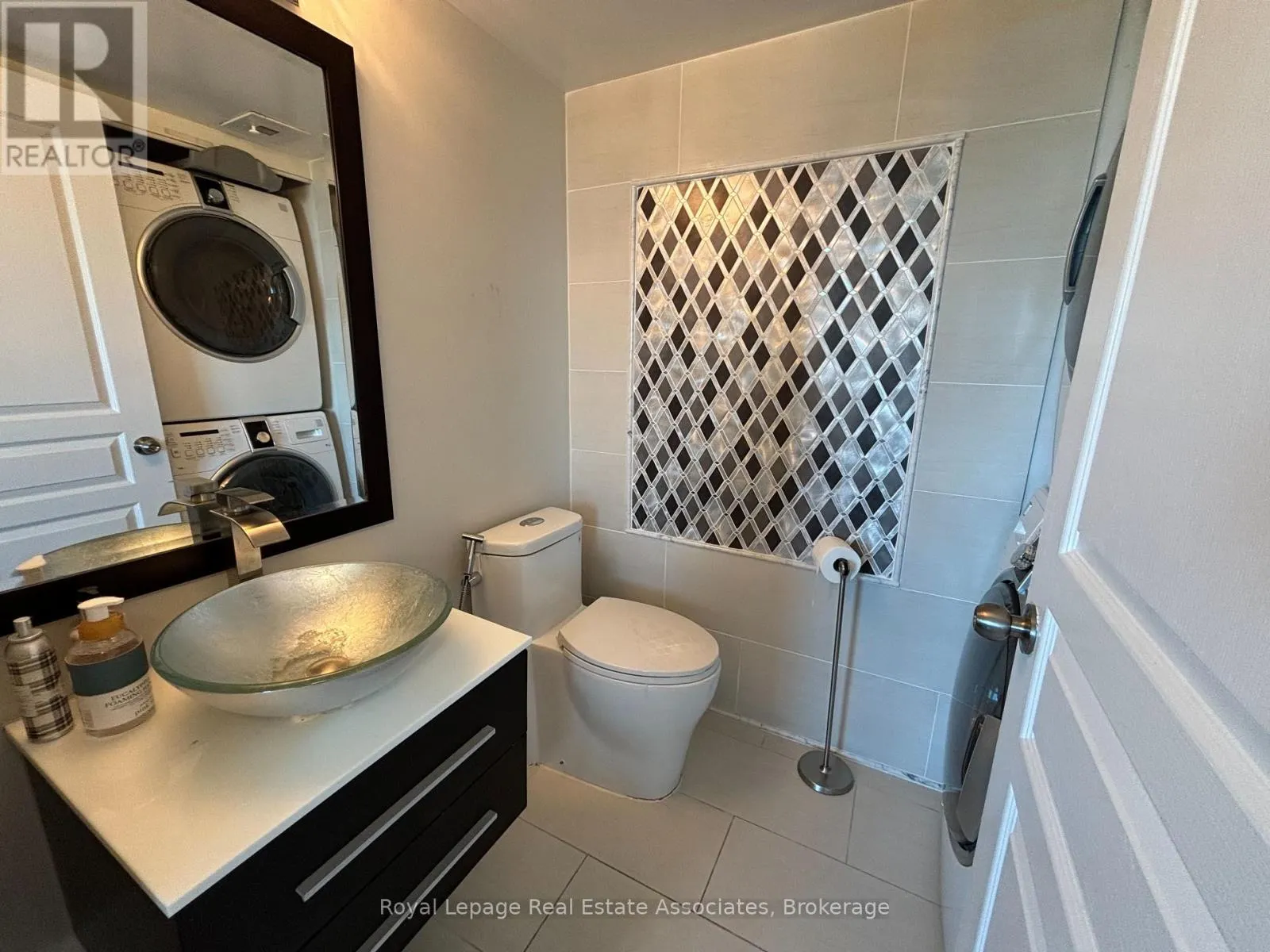 809 - 2585 ERIN CENTRE BOULEVARD