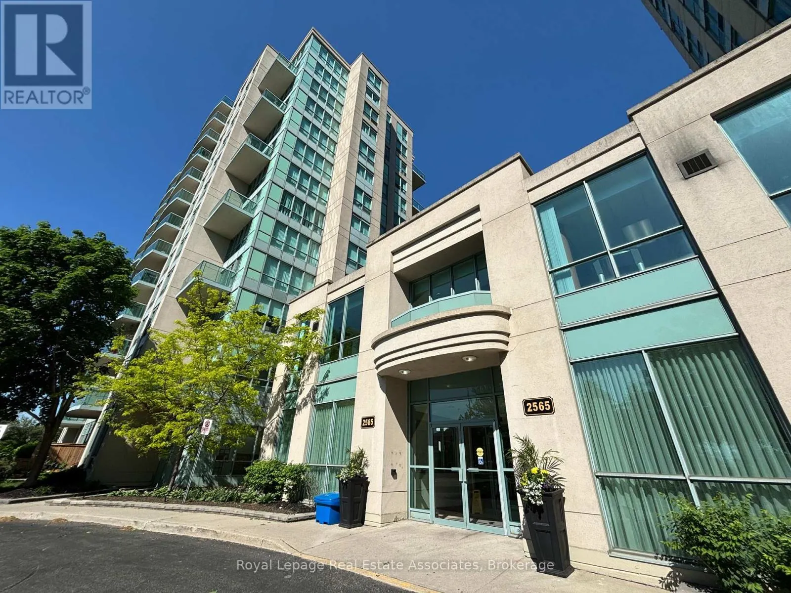 809 - 2585 ERIN CENTRE BOULEVARD