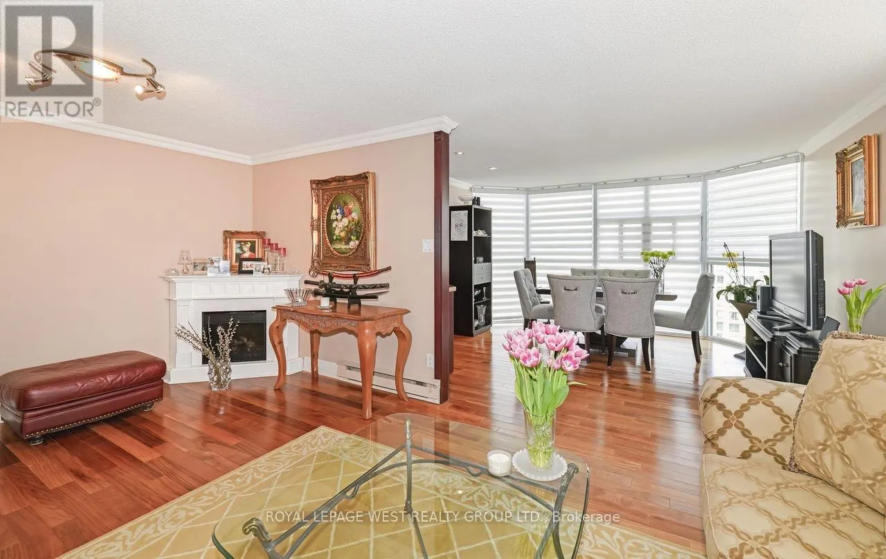 PH04 - 1360 RATHBURN ROAD E