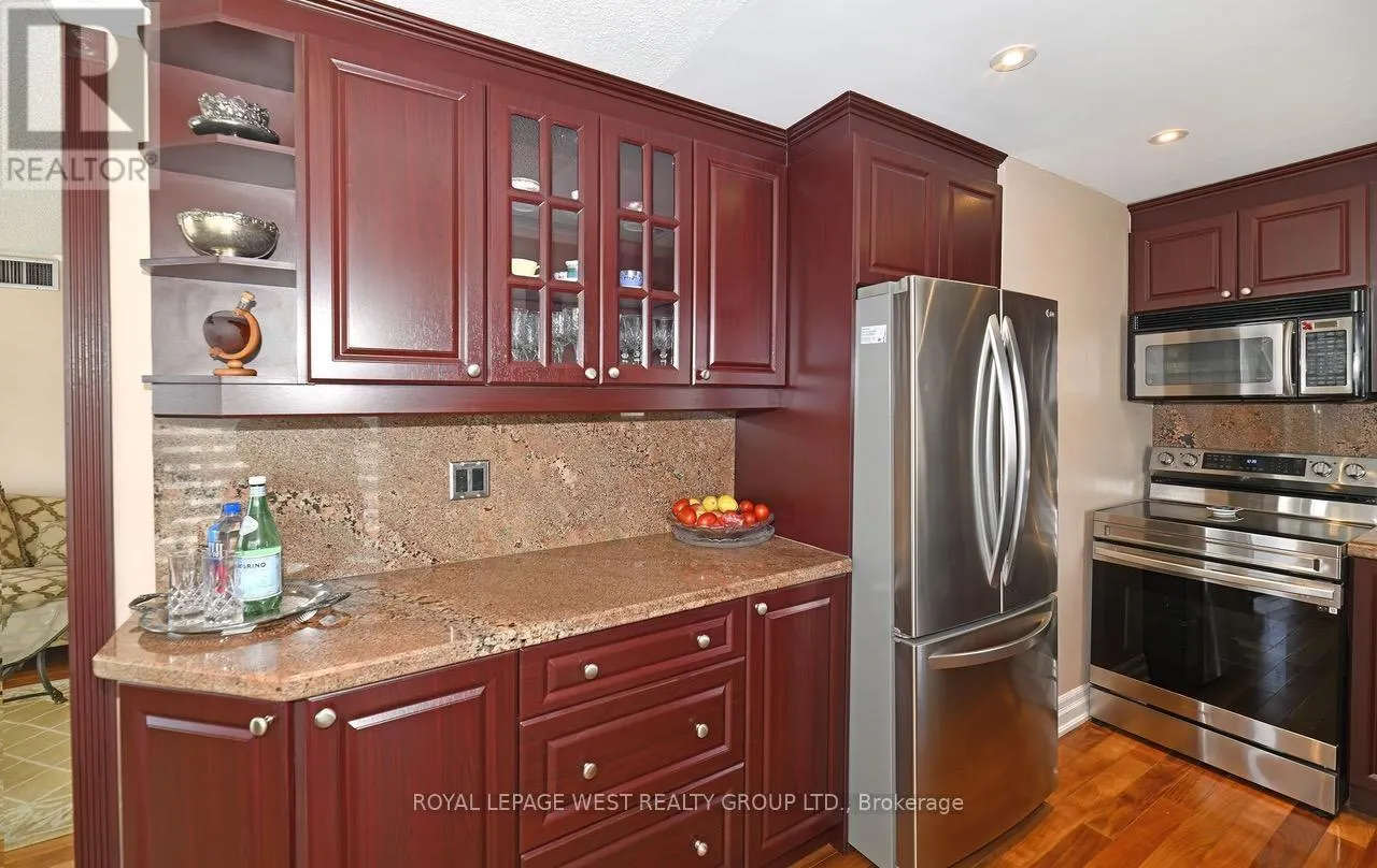 PH04 - 1360 RATHBURN ROAD E