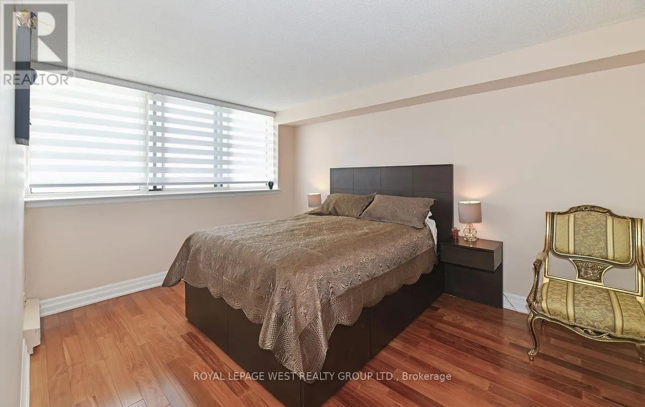 PH04 - 1360 RATHBURN ROAD E