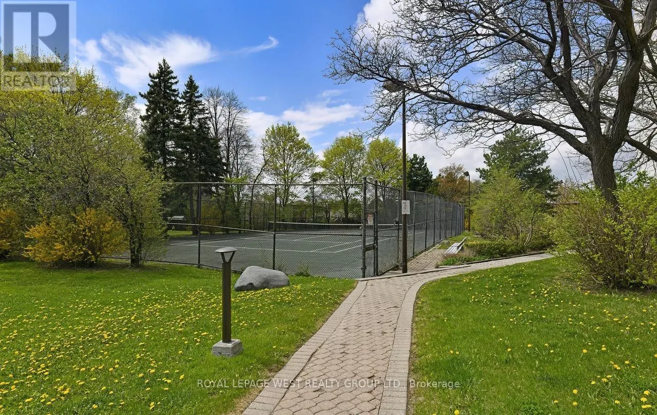 PH04 - 1360 RATHBURN ROAD E