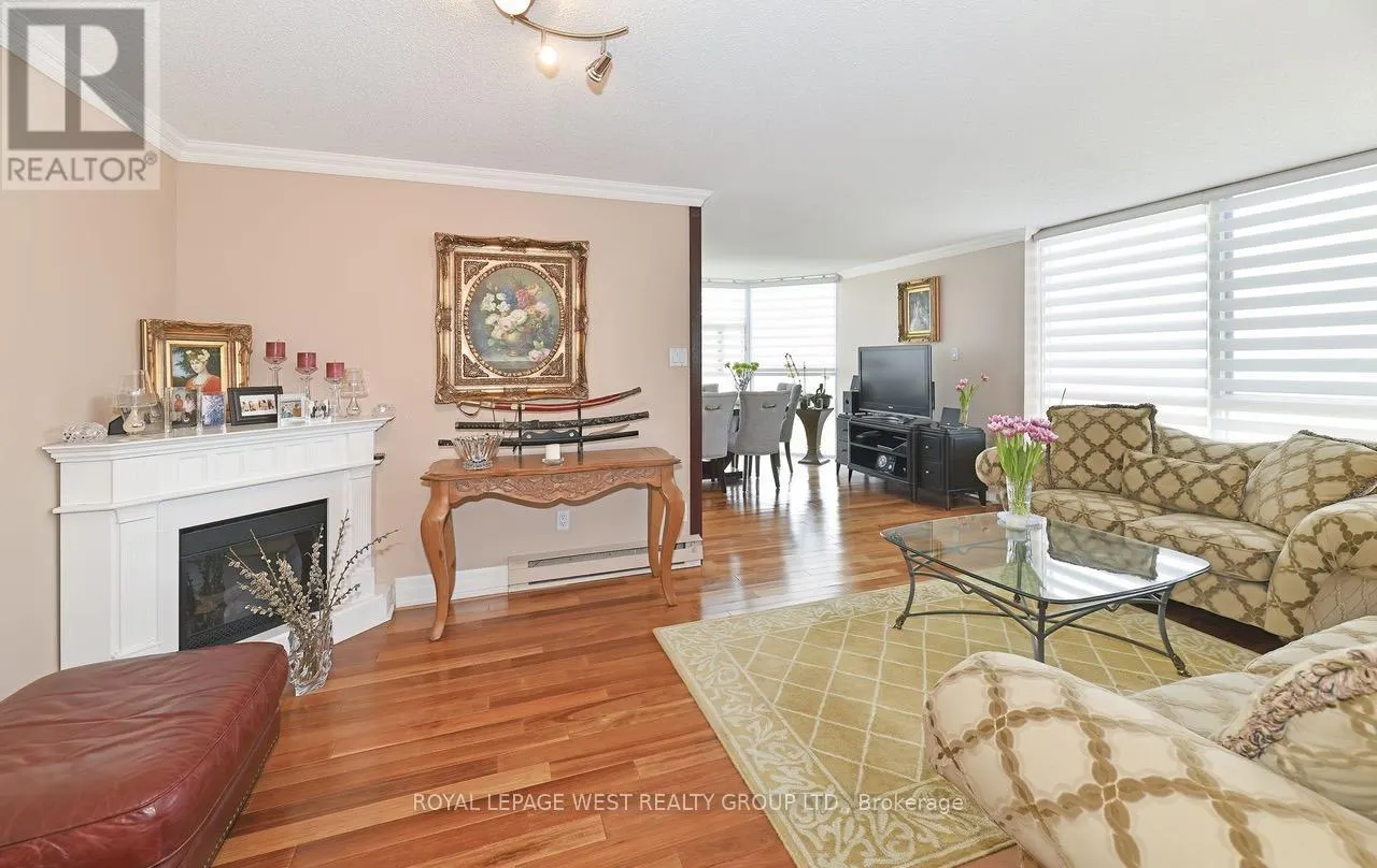 PH04 - 1360 RATHBURN ROAD E
