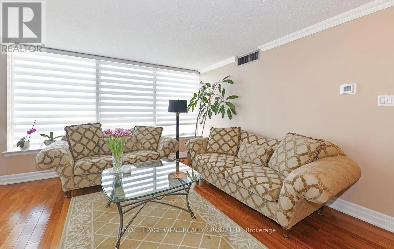 PH04 - 1360 RATHBURN ROAD E