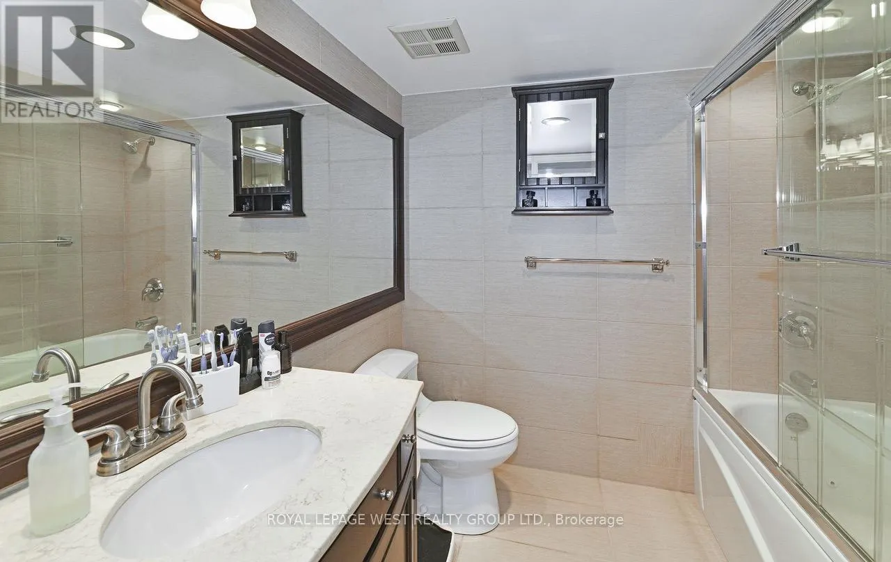 PH04 - 1360 RATHBURN ROAD E