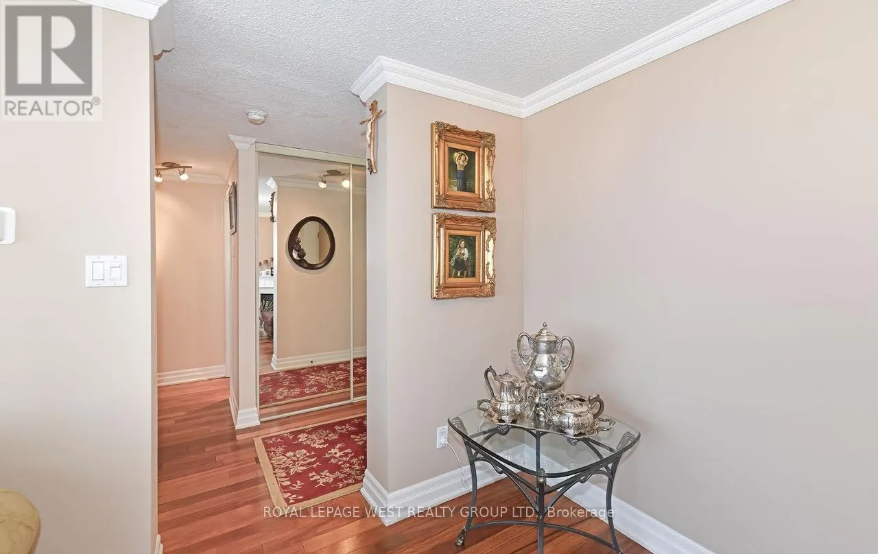 PH04 - 1360 RATHBURN ROAD E