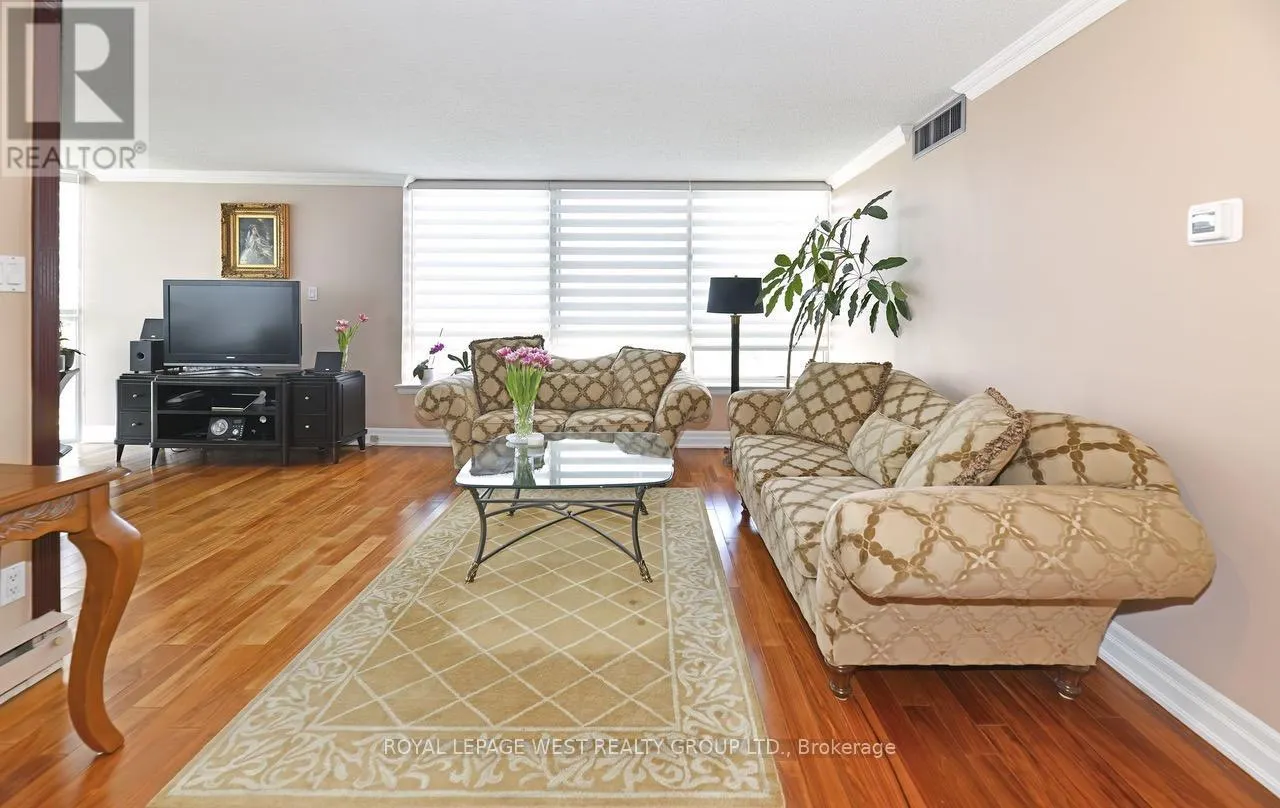 PH04 - 1360 RATHBURN ROAD E